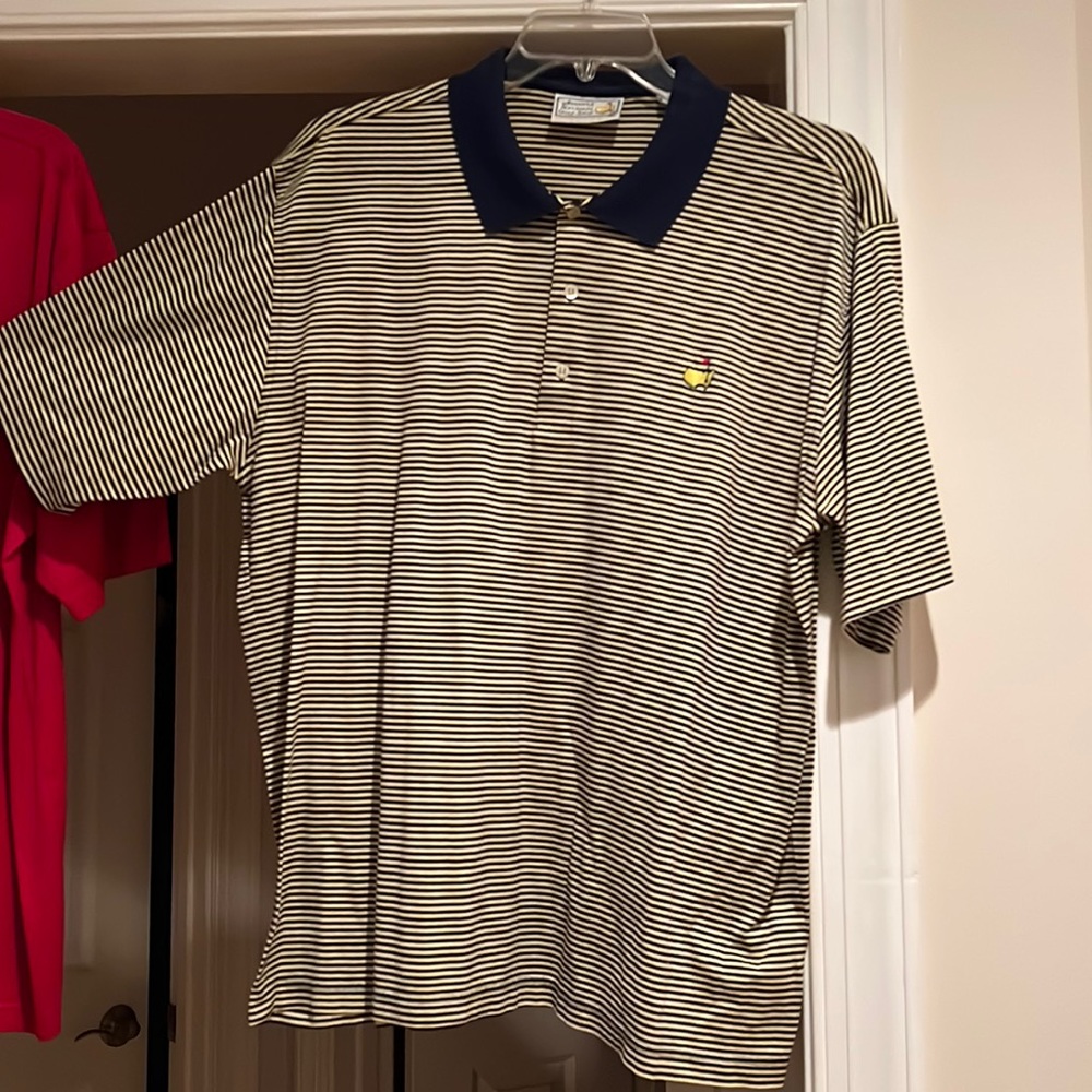 100% cotton vintage men’s Master’s Golf polo.